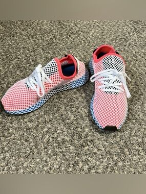 Adidas Women’s SZ 8.5 Deerult Runners